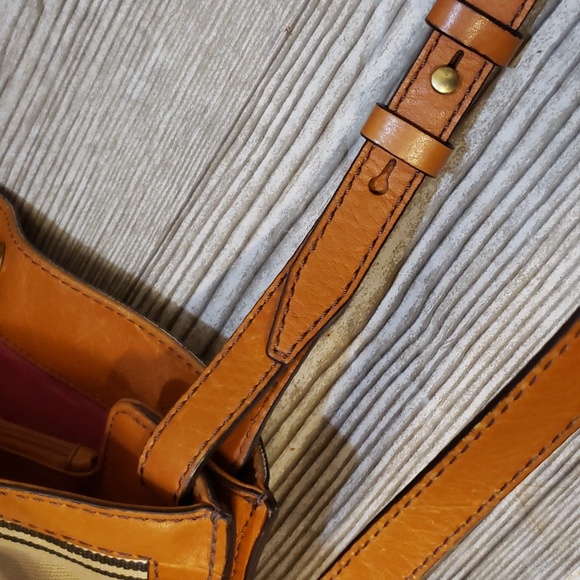 Fossil cream fabric striped with tan leather trim crossbody bag - Picture 7 of 8